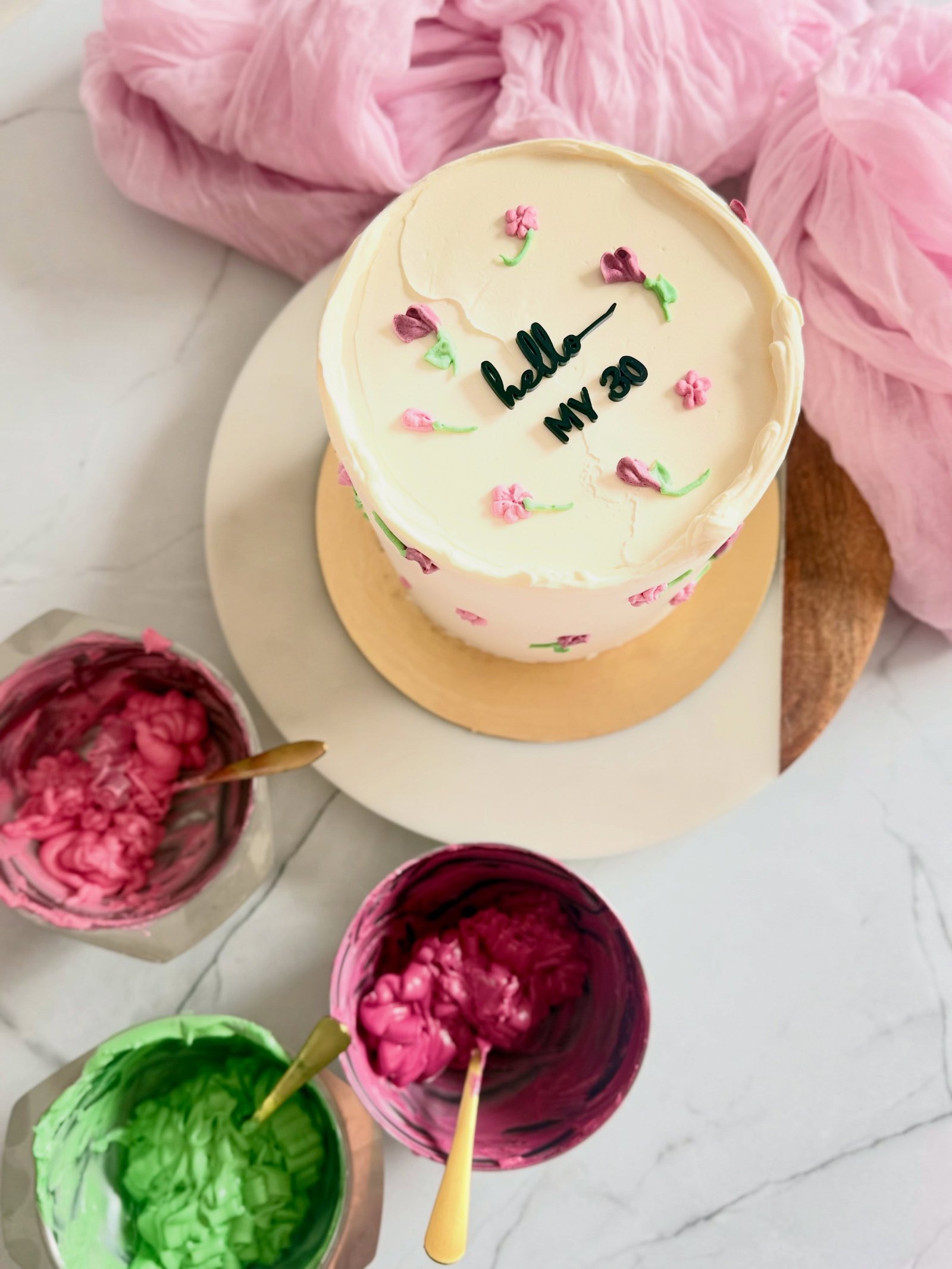 Layer cake floral personnalisé réalisé par P’tit Cake